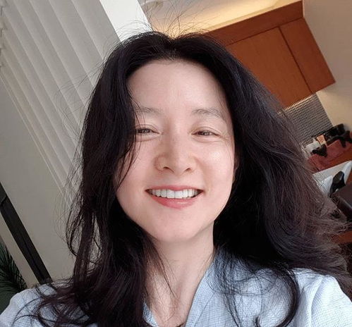 姚明罕见与女儿同框，女儿身高惊人，已近2米