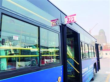 重庆公交上新“耳牌”标识获赞